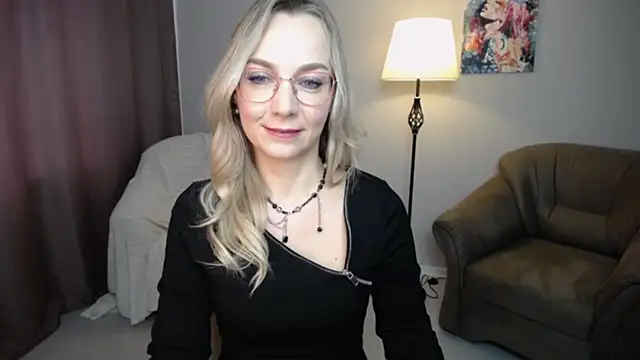 Ava Elior online show from October 9, 2025, 9:43 am