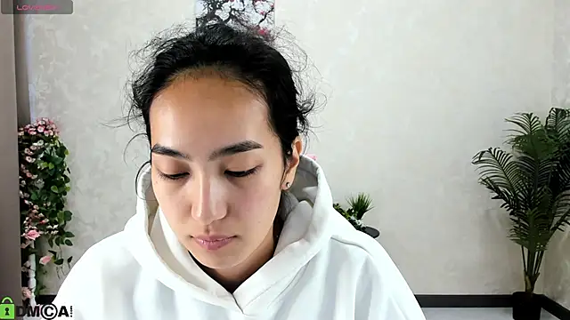 FlirtyAura online show from October 6, 2025, 3:29 am