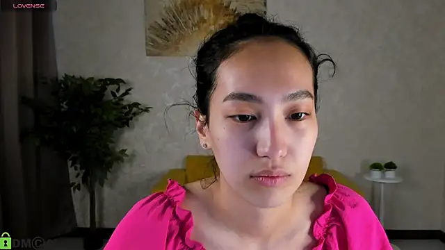 FlirtyAura online show from May 8, 2026, 3:43 am