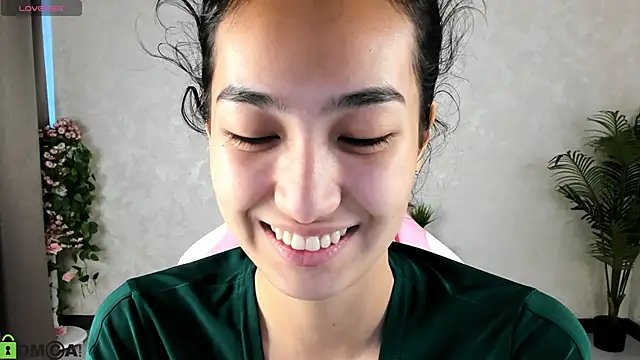 FlirtyAura online show from September 26, 2025, 3:46 am