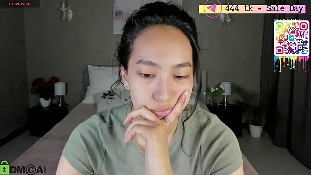 FlirtyAura online show from May 23, 2026, 3:38 am