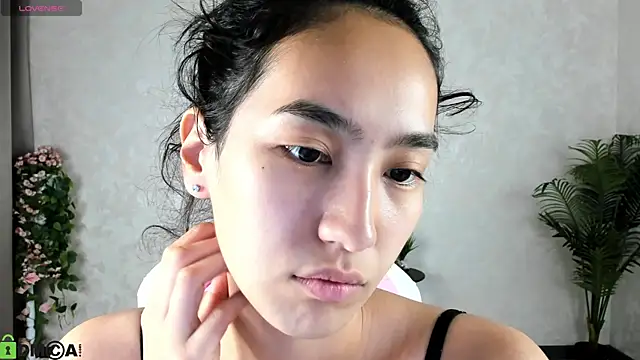 FlirtyAura online show from October 13, 2025, 1:51 am