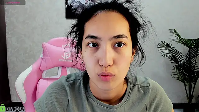 FlirtyAura online show from November 18, 2025, 12:48 am