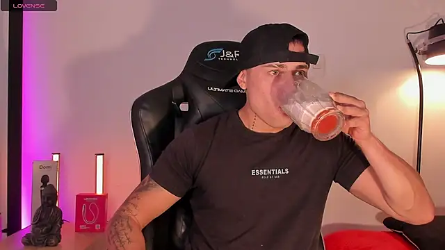 connorsmiith online show from July 8, 2026, 2:07 pm