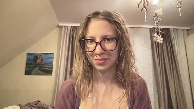 Snapshot of SenseInner chatting on November 12, 2025, 4:33 pm SenseInner online show from November 12, 2025, 4:33 pm