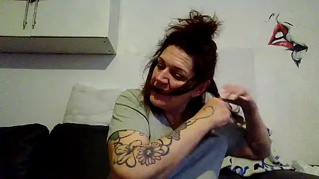 RubyyRosee online show from May 20, 2026, 5:37 am