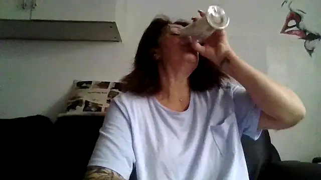 RubyyRosee online show from May 7, 2026, 7:34 am