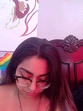 Lovelyrainn online show from November 12, 2025, 4:33 pm