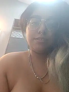 Lovelyrainn online show from November 18, 2025, 5:05 pm