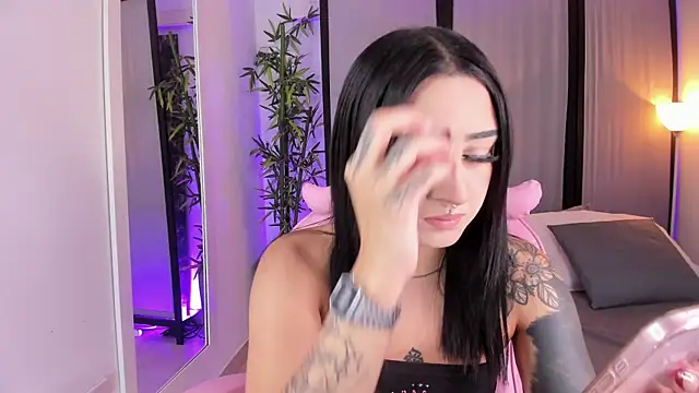 ChloeShade online show from December 16, 2025, 5:50 pm