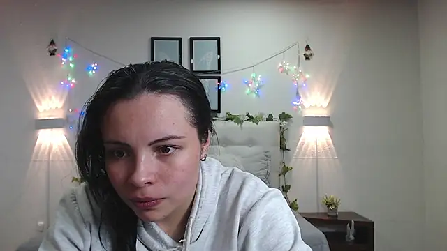 Megan 05  online show from May 12, 2026, 7:20 pm