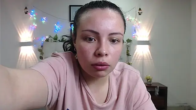 Megan 05  online show from May 9, 2026, 7:39 pm