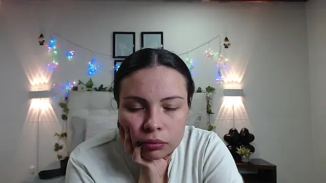 Megan 05  online show from May 20, 2026, 7:22 pm