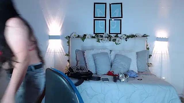 Megan 05  online show from October 12, 2025, 6:09 pm