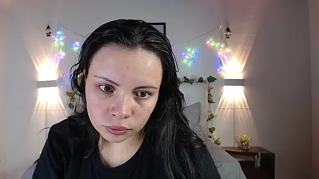 Megan 05  online show from May 8, 2026, 7:17 pm
