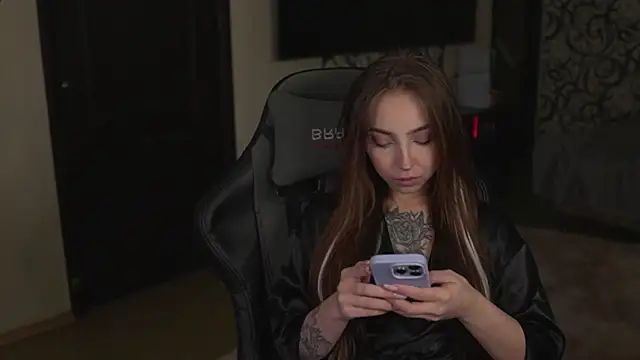 Snapshot of lis_silver chatting on November 12, 2025, 11:25 am lis silver online show from November 12, 2025, 11:25 am