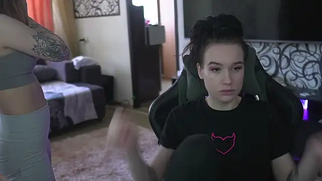 Snapshot of lis_silver chatting on February 10, 2026, 8:24 am lis silver online show from February 10, 2026, 8:24 am