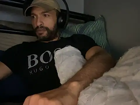 Snapshot of majorb121 chatting on November 3, 2025, 8:23 pm majorb121 online show from November 3, 2025, 8:23 pm