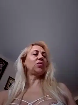 Snapshot of KissMiSveet chatting on April 6, 2026, 5:08 am KissMiSveet online show from April 6, 2026, 5:08 am