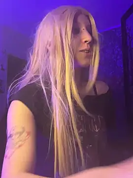 Akira-ivy online show from September 22, 2025, 9:21 pm