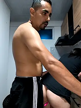 stivenlujan69 online show from December 17, 2025, 3:33 am