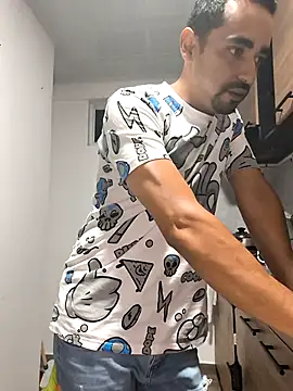 stivenlujan69 online show from November 29, 2025, 1:17 am