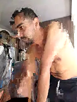 stivenlujan69 online show from November 18, 2025, 1:47 pm