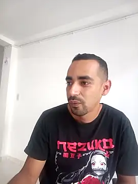 stivenlujan69 online show from April 14, 2026, 9:20 pm