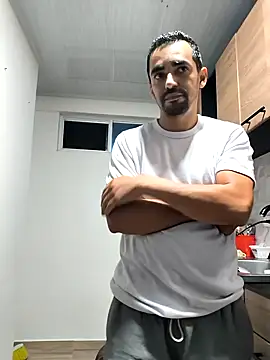 stivenlujan69 online show from November 26, 2025, 2:44 am