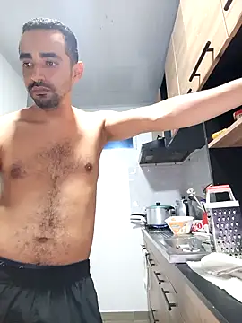 stivenlujan69 online show from February 11, 2026, 1:05 am