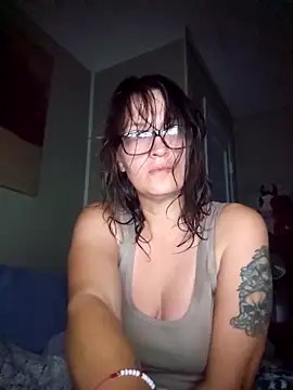 adrielleigh online show from October 26, 2025, 11:16 pm