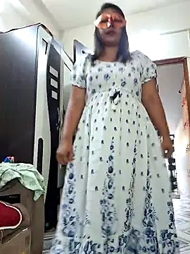 SIMIHOT online show from November 25, 2025, 8:14 am