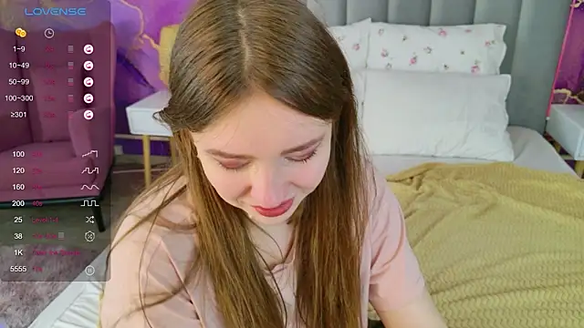 Moon  Bunny online show from March 7, 2026, 3:17 pm