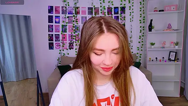 Moon  Bunny online show from March 20, 2026, 1:34 pm