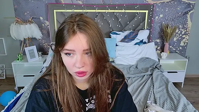 Moon  Bunny online show from March 15, 2026, 12:12 pm