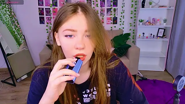 Moon  Bunny online show from April 8, 2026, 3:24 pm