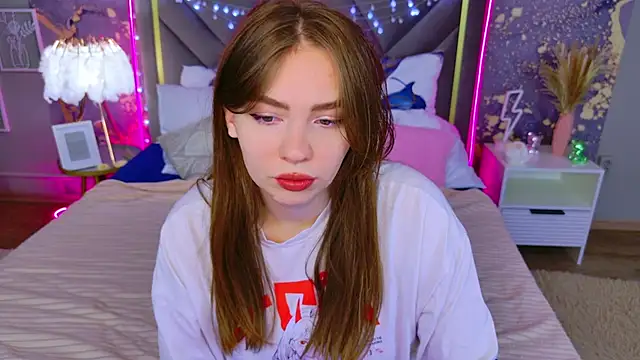 Moon  Bunny online show from October 18, 2025, 3:14 pm