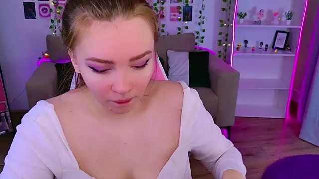 Moon  Bunny online show from April 2, 2026, 5:19 pm