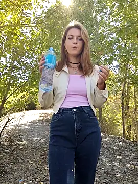 YOOUR EVAA online show from September 15, 2025, 4:57 am