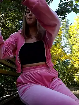 YOOUR EVAA online show from September 24, 2025, 7:37 am