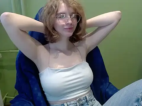 Snapshot of juicyPenny chatting on January 9, 2026, 7:48 am juicyPenny online show from January 9, 2026, 7:48 am