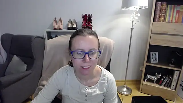 Snapshot of sweetxLizzy chatting on October 13, 2025, 4:47 am sweetxLizzy online show from October 13, 2025, 4:47 am