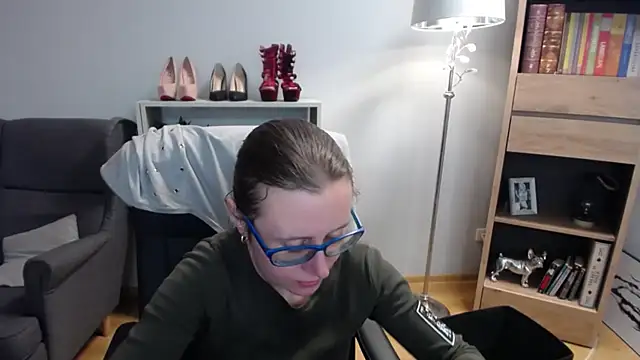 Snapshot of sweetxLizzy chatting on October 21, 2025, 4:23 am sweetxLizzy online show from October 21, 2025, 4:23 am