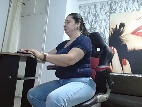 Snapshot of mariani_smith chatting on October 4, 2025, 11:45 am mariani smith online show from October 4, 2025, 11:45 am