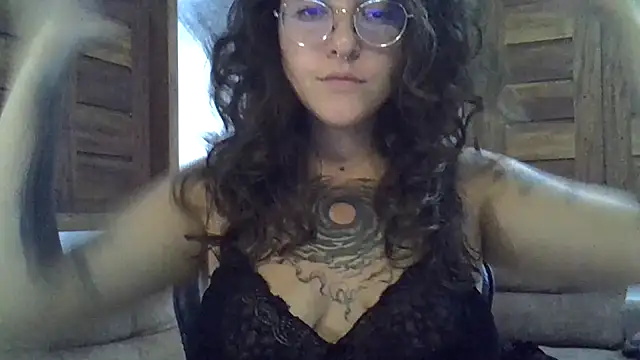 Blue Liz online show from May 12, 2026, 8:26 pm