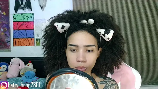 bettyboo2801 online show from May 3, 2026, 4:39 am