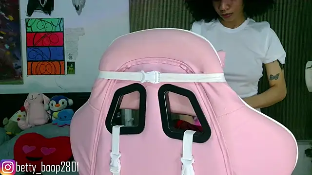 bettyboo2801 online show from May 8, 2026, 4:27 am