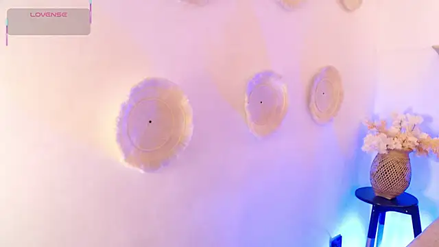 Dulcey  online show from December 5, 2025, 3:27 am