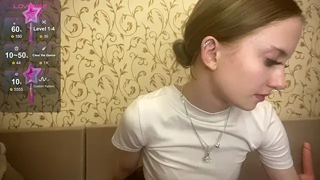 Snapshot of kittywithu chatting on September 17, 2025, 4:53 pm kittywithu online show from September 17, 2025, 4:53 pm