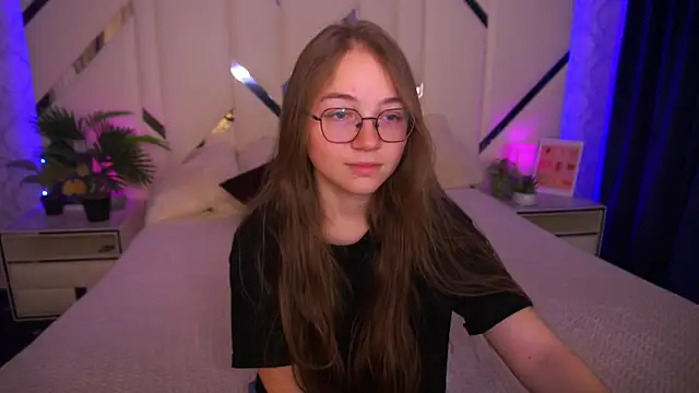 ArrinaWairr online show from November 3, 2025, 8:40 am